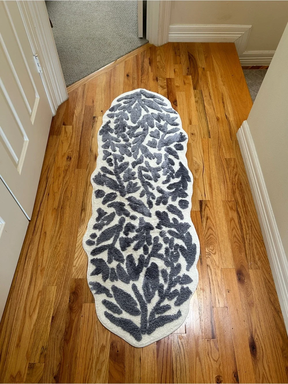 Anthropologie Lucia Blue and White Botanical Runner Bath Mat GUC